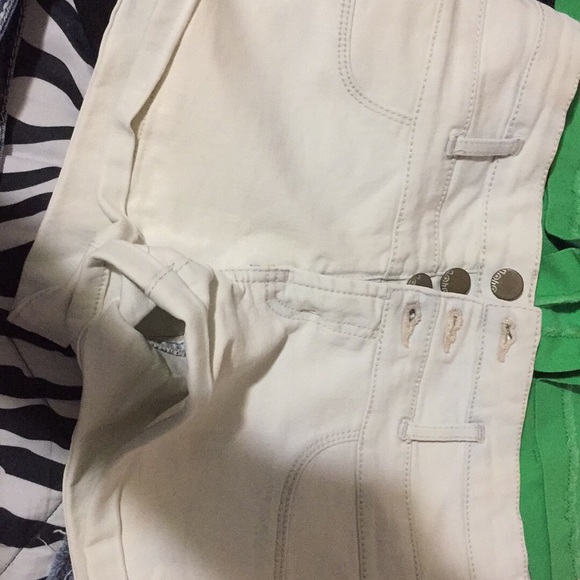 Shorts - Picture 3 of 5